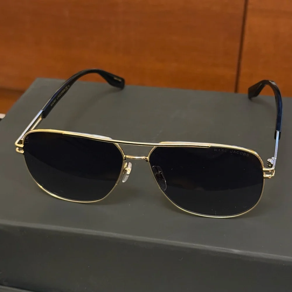 MARC JACOBS Men’s Aviator Sunglasses Gold & Black Gradient Lenses